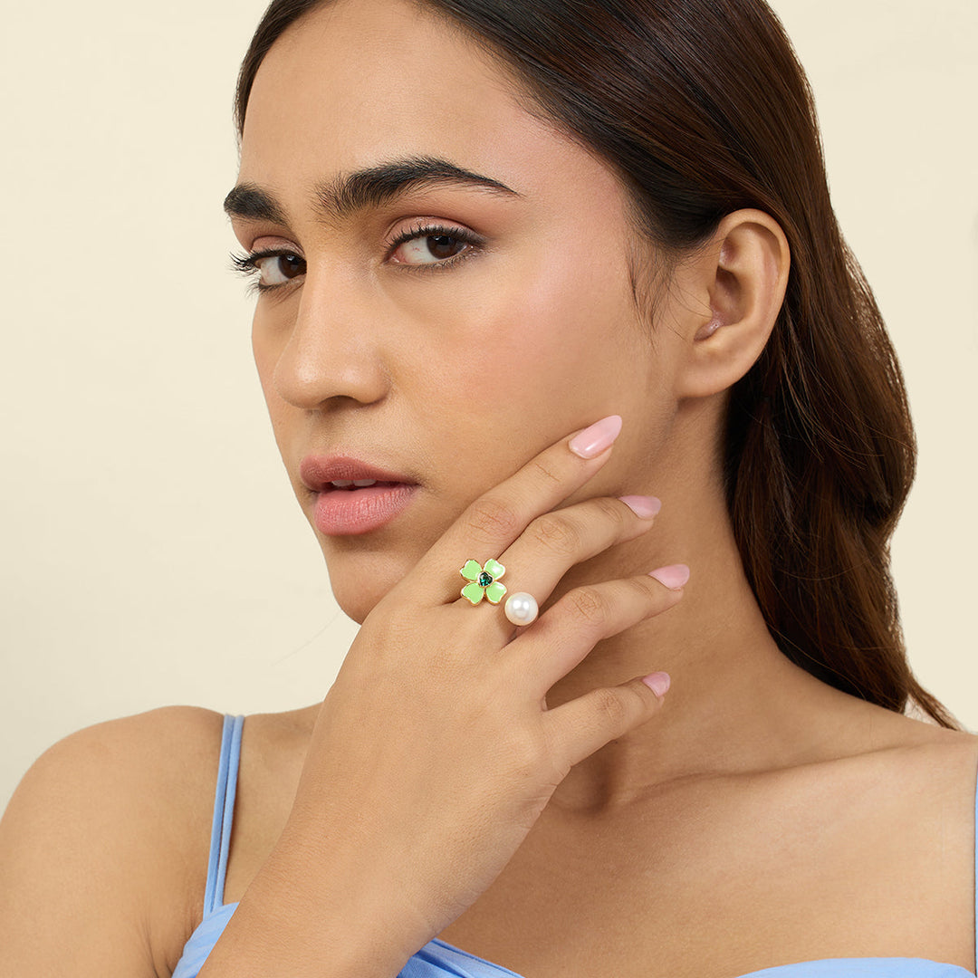 Neon Clover Pearl Ring