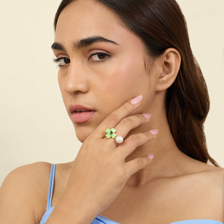 Neon Clover Pearl Ring