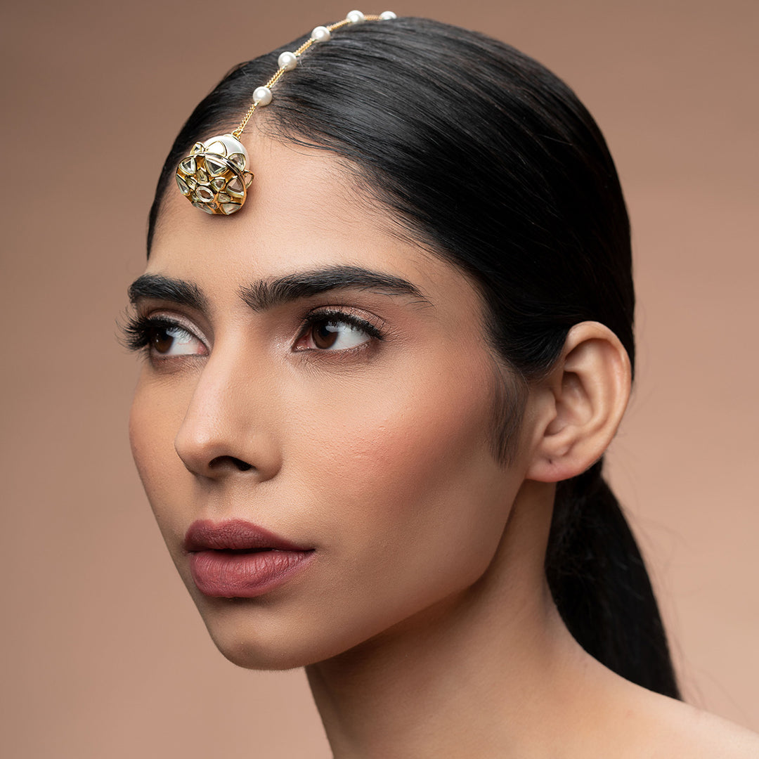 Amara Mirror Pearl Dainty Maangtikka