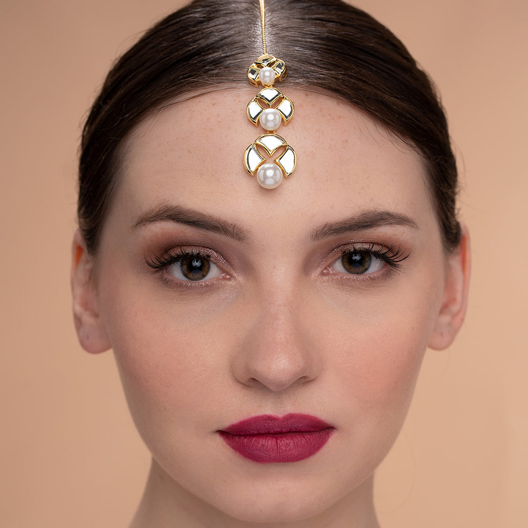 Amara Mirror Pearl Maangtikka