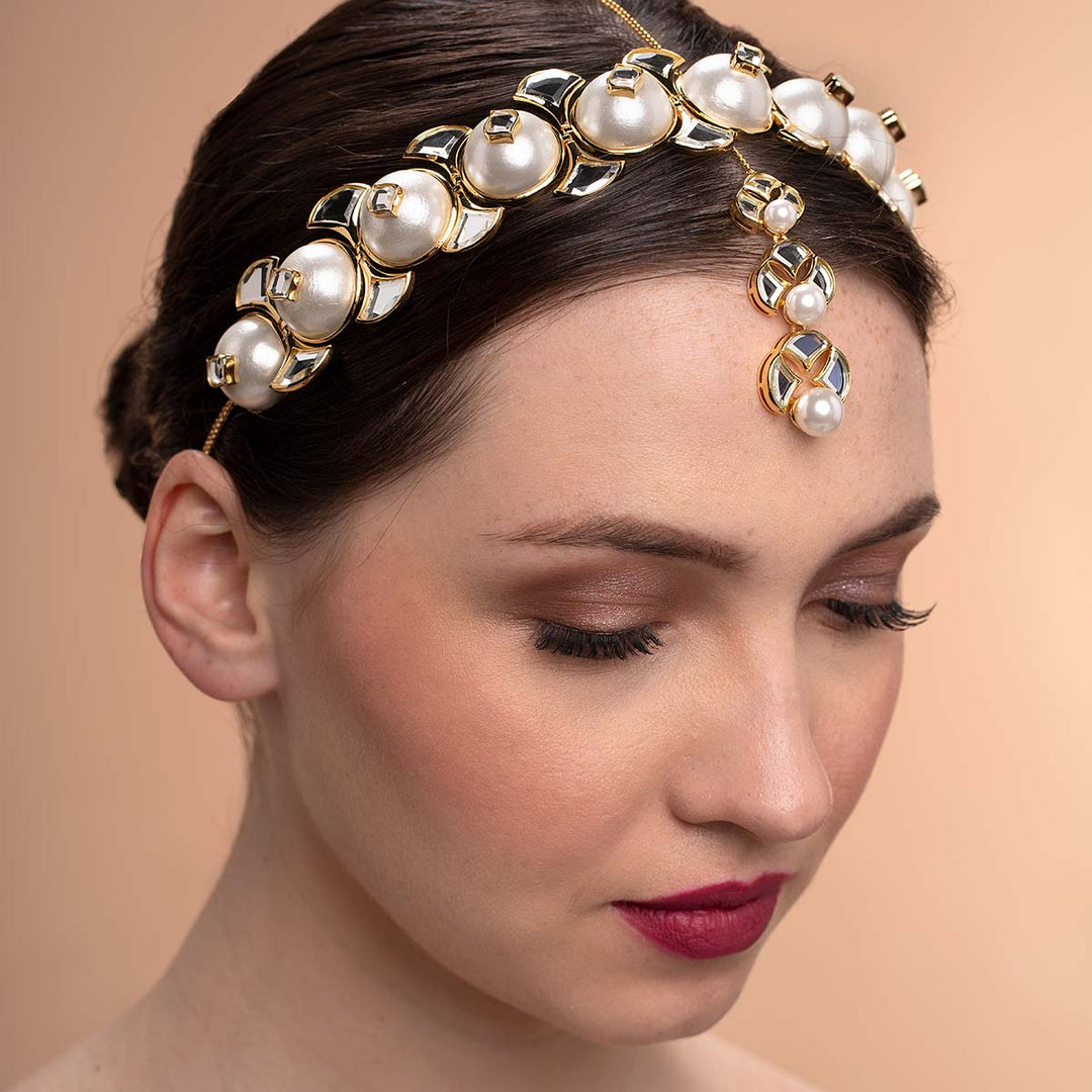Amara Mirror Pearl Maangtikka
