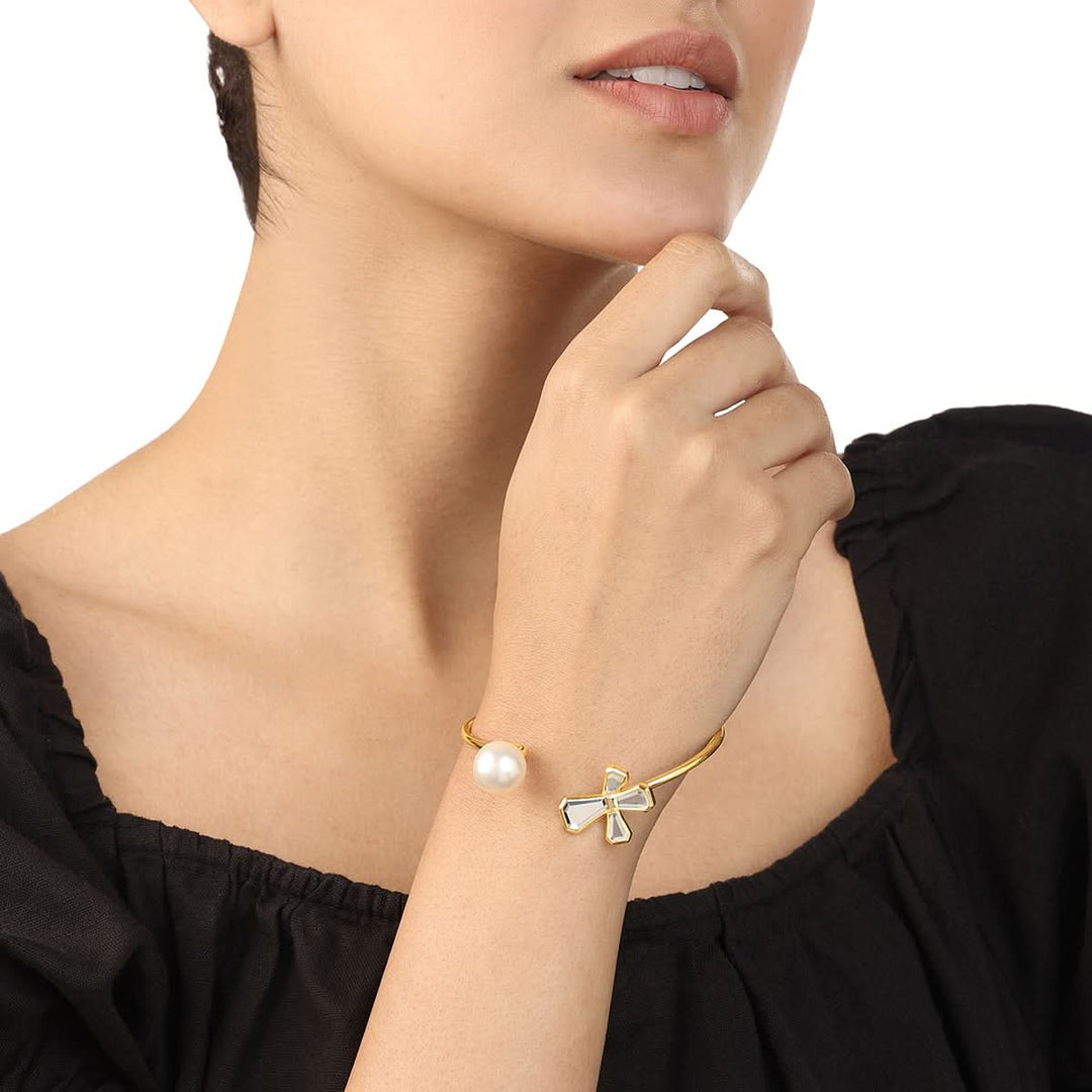 Flor Pearl Mirror Bracelet for Women by Isharya | Modern Indian Jewellery