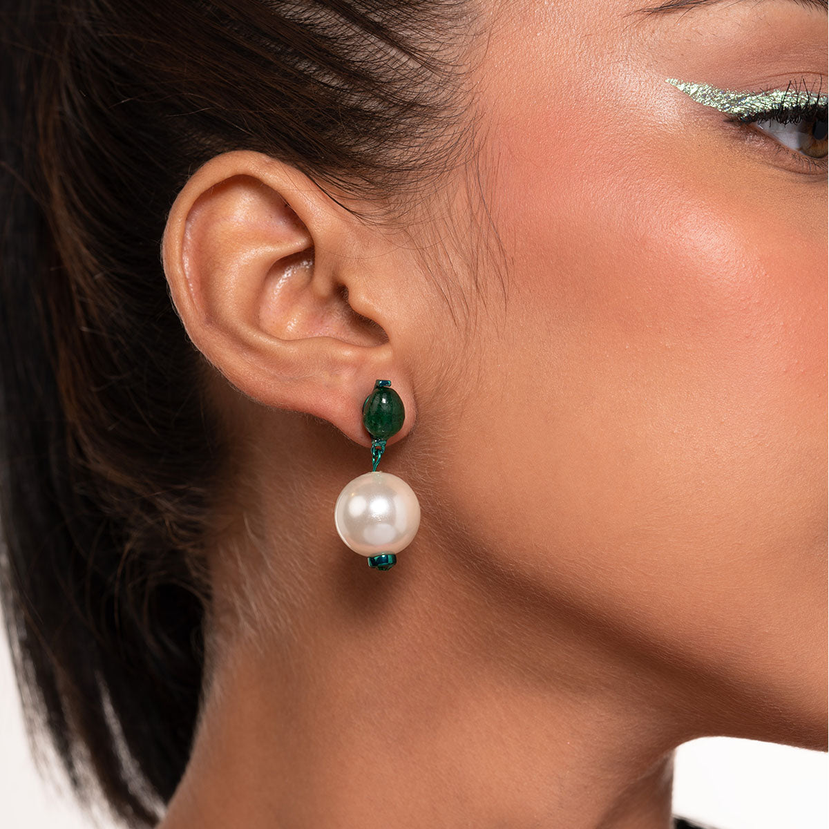Zeenat Mismatched Pearl Earrings