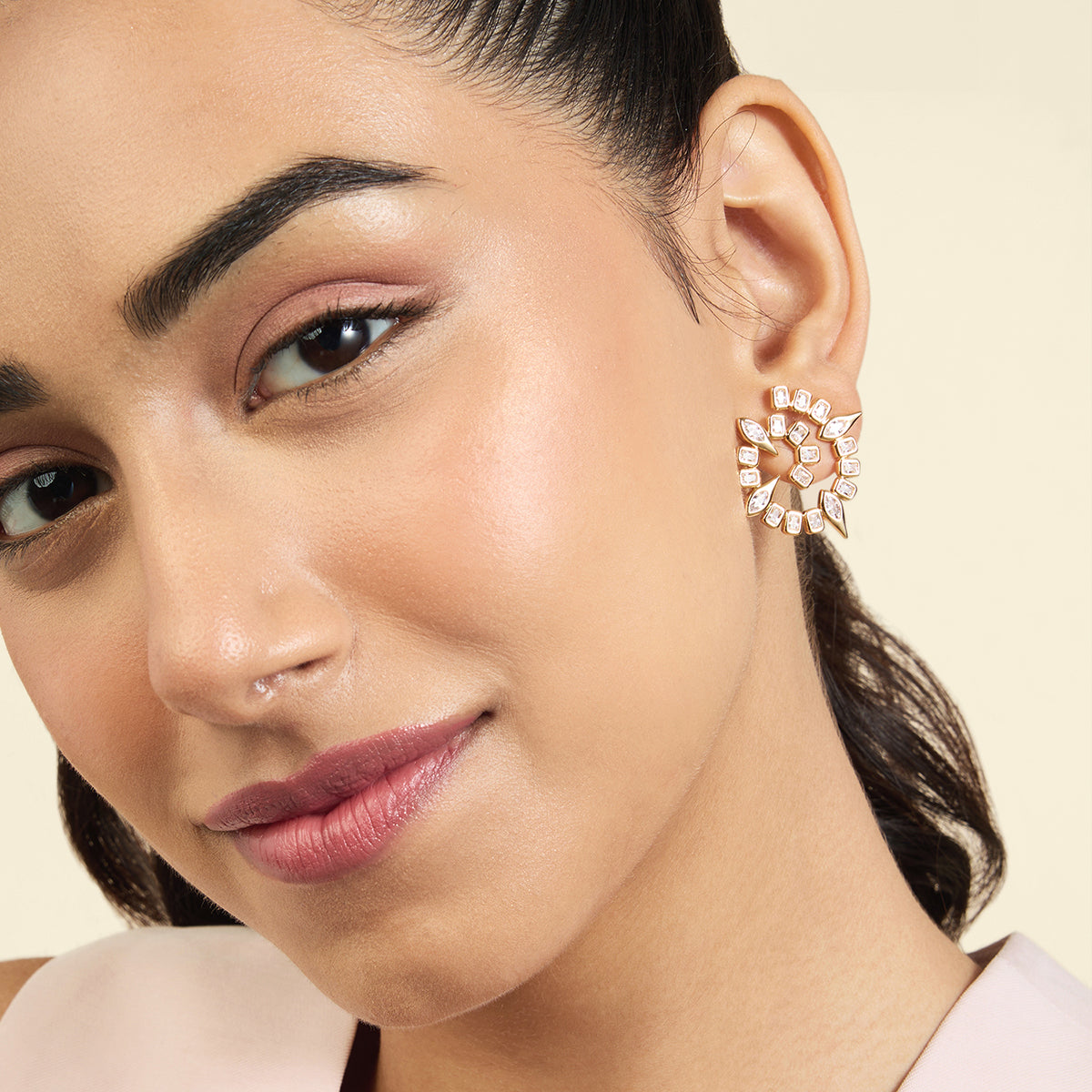 isharya Tenniscore Spiral Studs Earrings Outlet Online Black