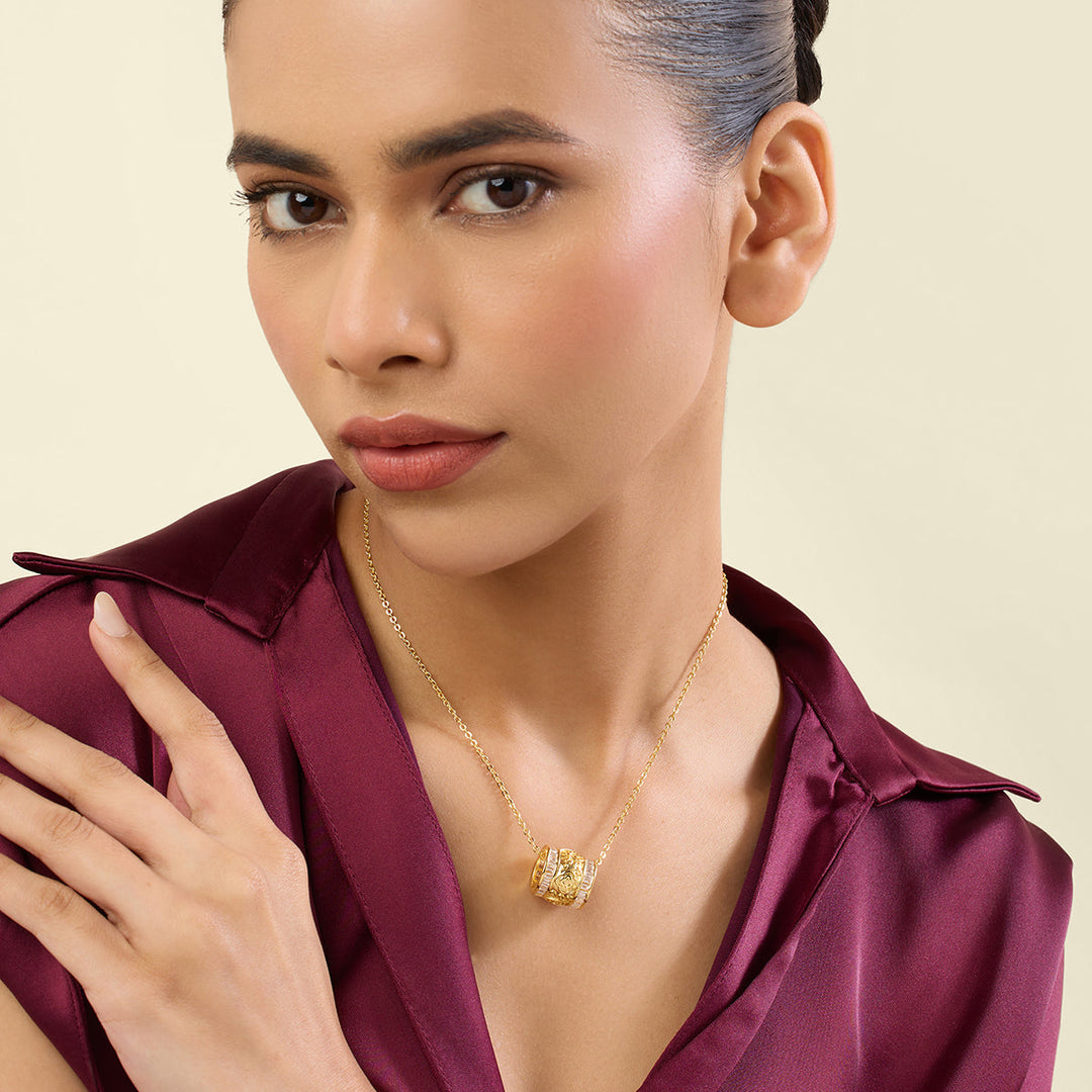 Civra Pendant Necklace 