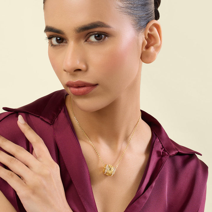 Civra Pendant Necklace 