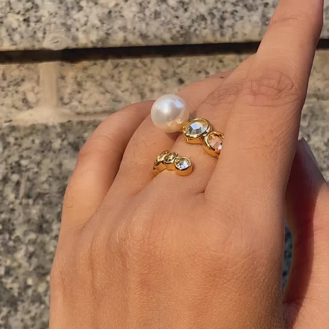 Amara Pearl Swirl Ring